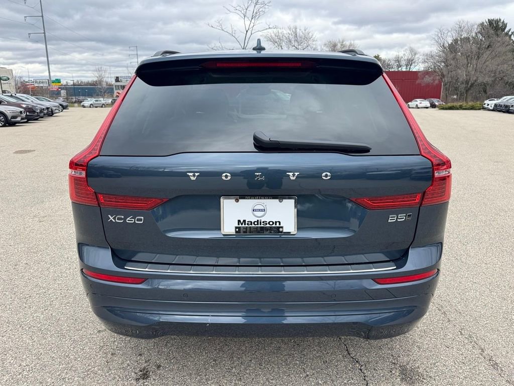 Used 2022 Volvo XC60 B5 Momentum w/ Climate Package image 3