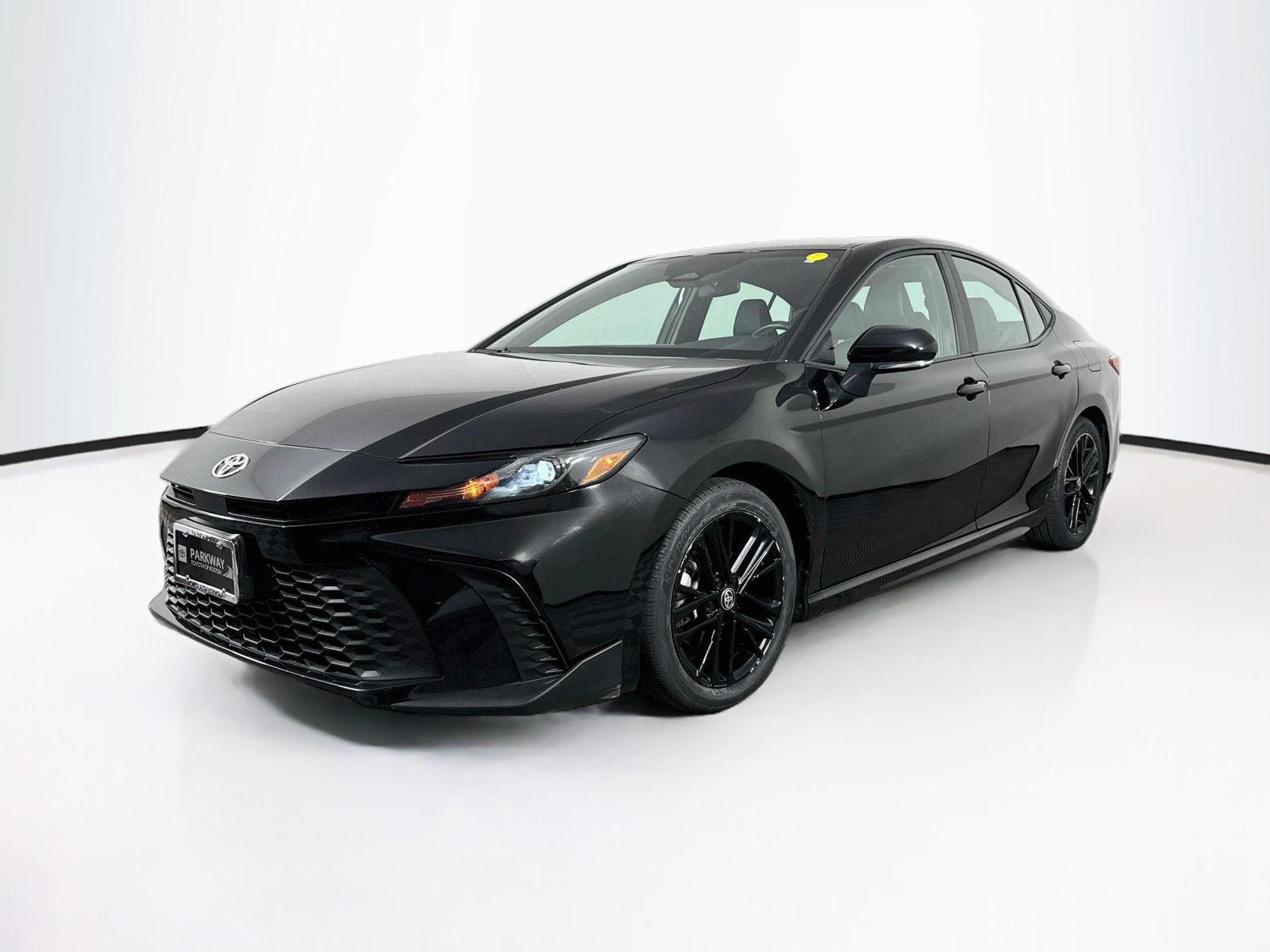 Used 2025 Toyota Camry SE FWD image 3