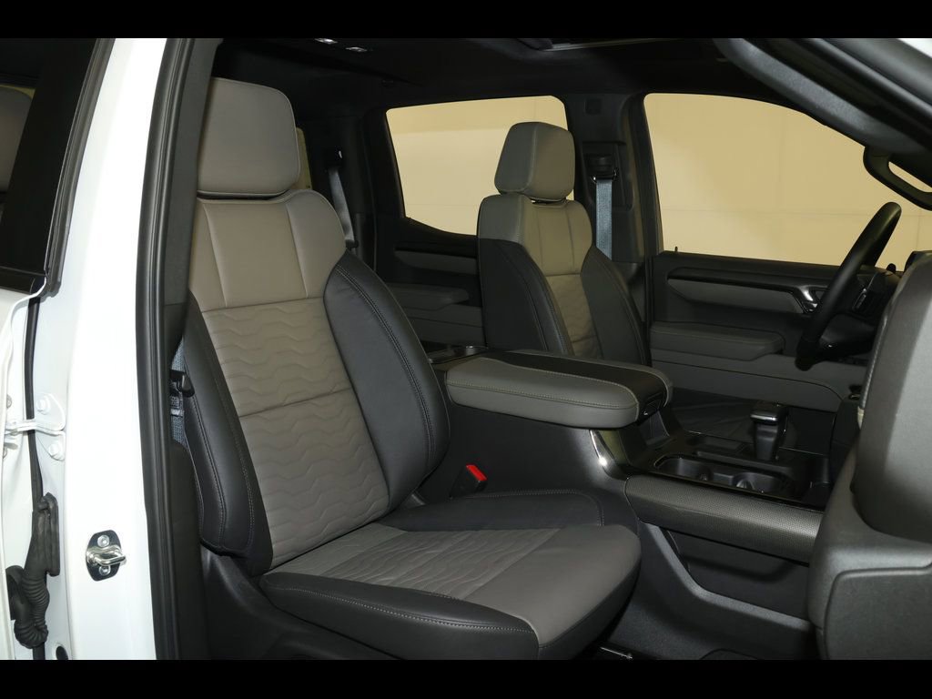 Used 2025 Chevrolet Silverado 1500 ZR2 w/ Technology Package image 36