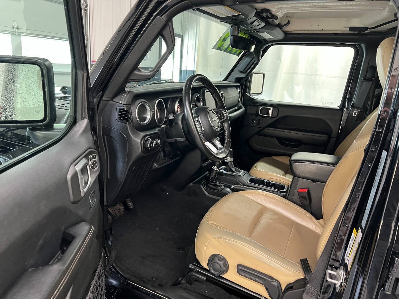 Used 2018 Jeep Wrangler Unlimited Sahara AWD/4WD image 7