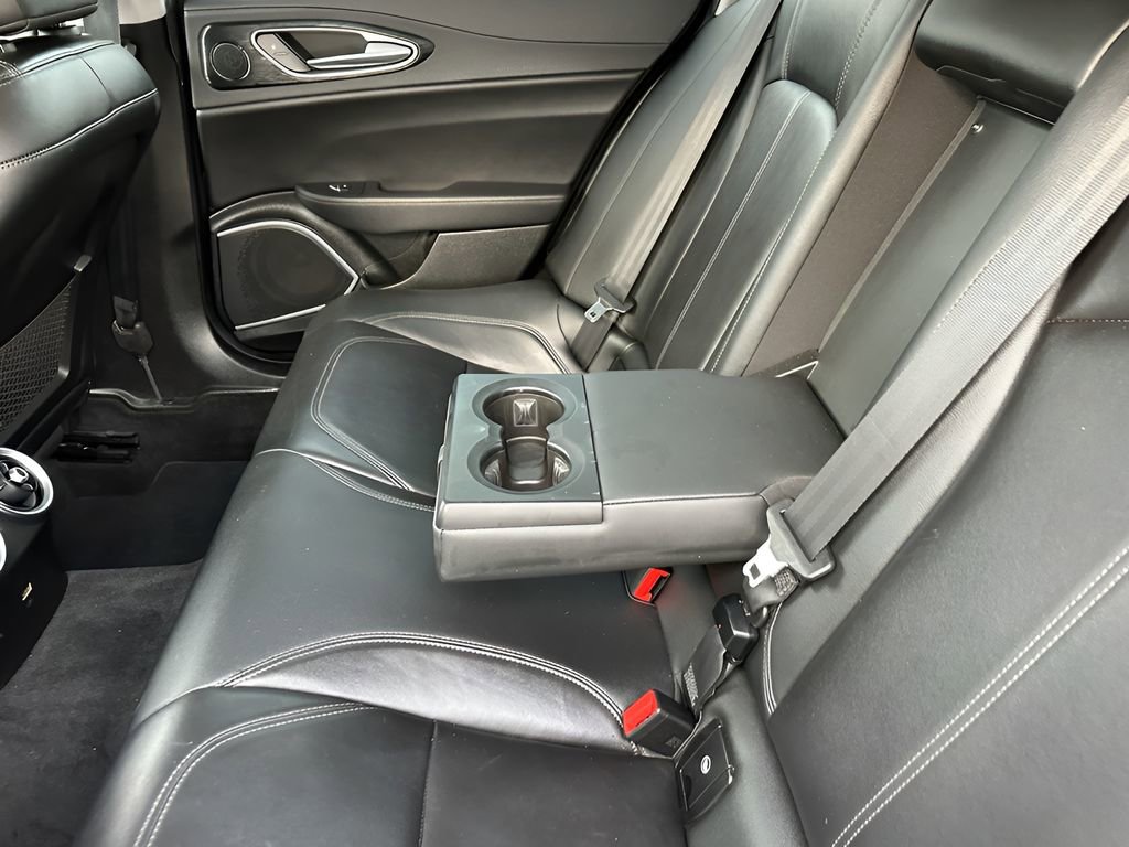 Used 2020 Alfa Romeo Giulia image 27