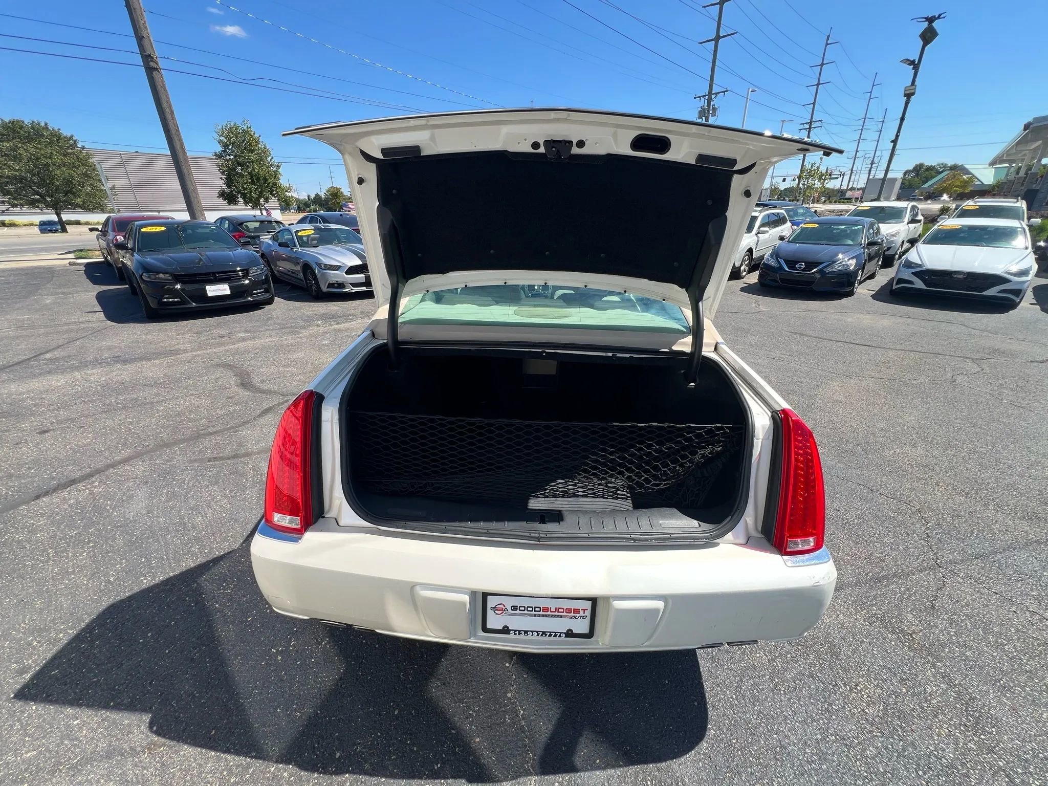 Used 2009 Cadillac DTS w/ Trunk Convenience Package FWD image 39