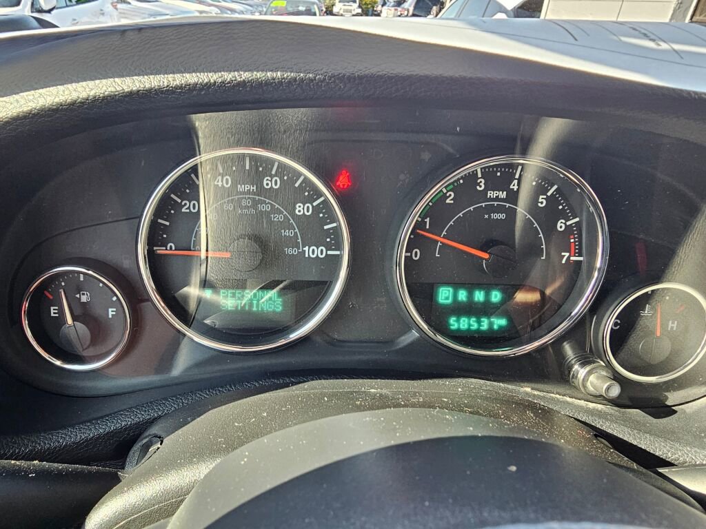 Used 2018 Jeep Wrangler Unlimited Sahara w/ Connectivity Group image 36