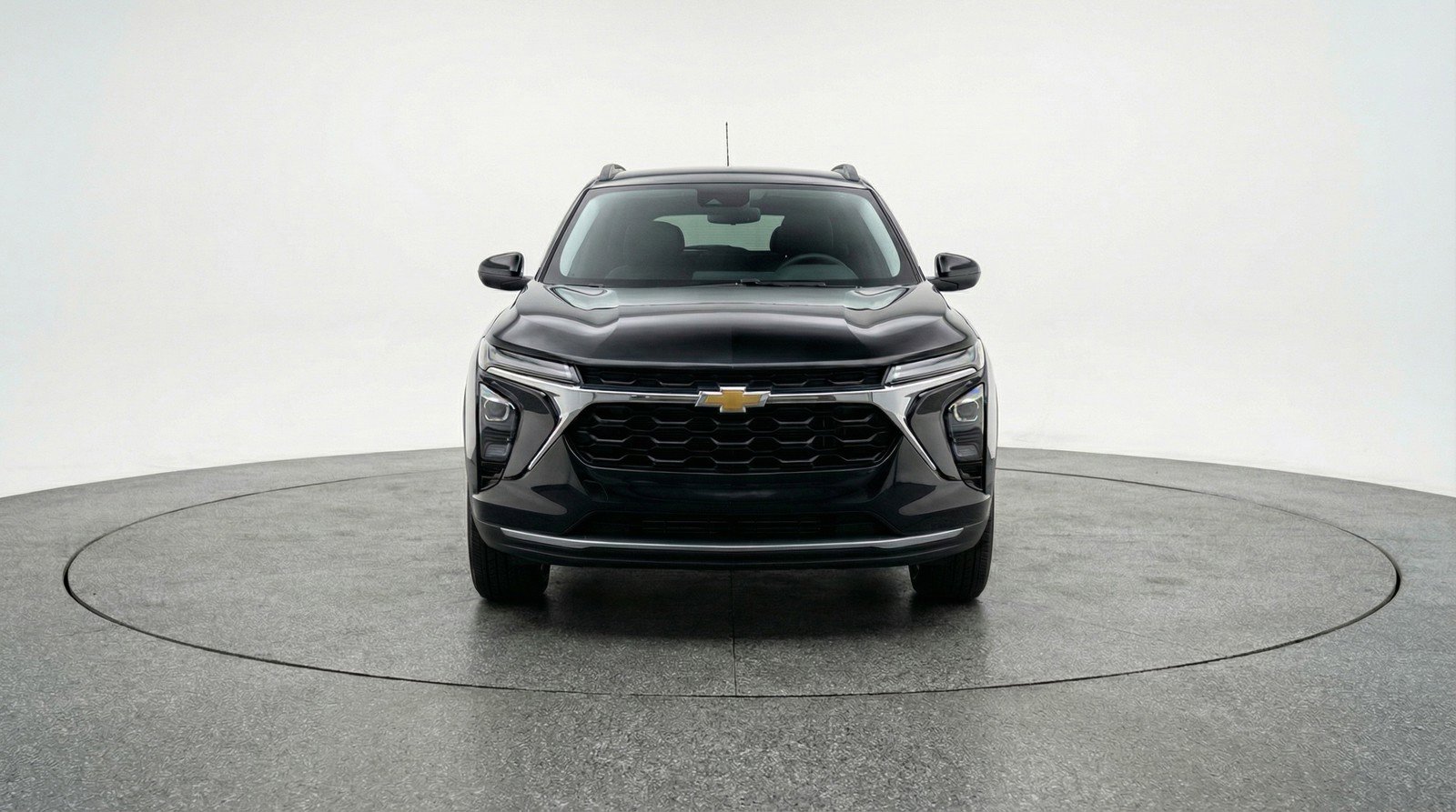 Used 2025 Chevrolet Trax LT FWD image 2