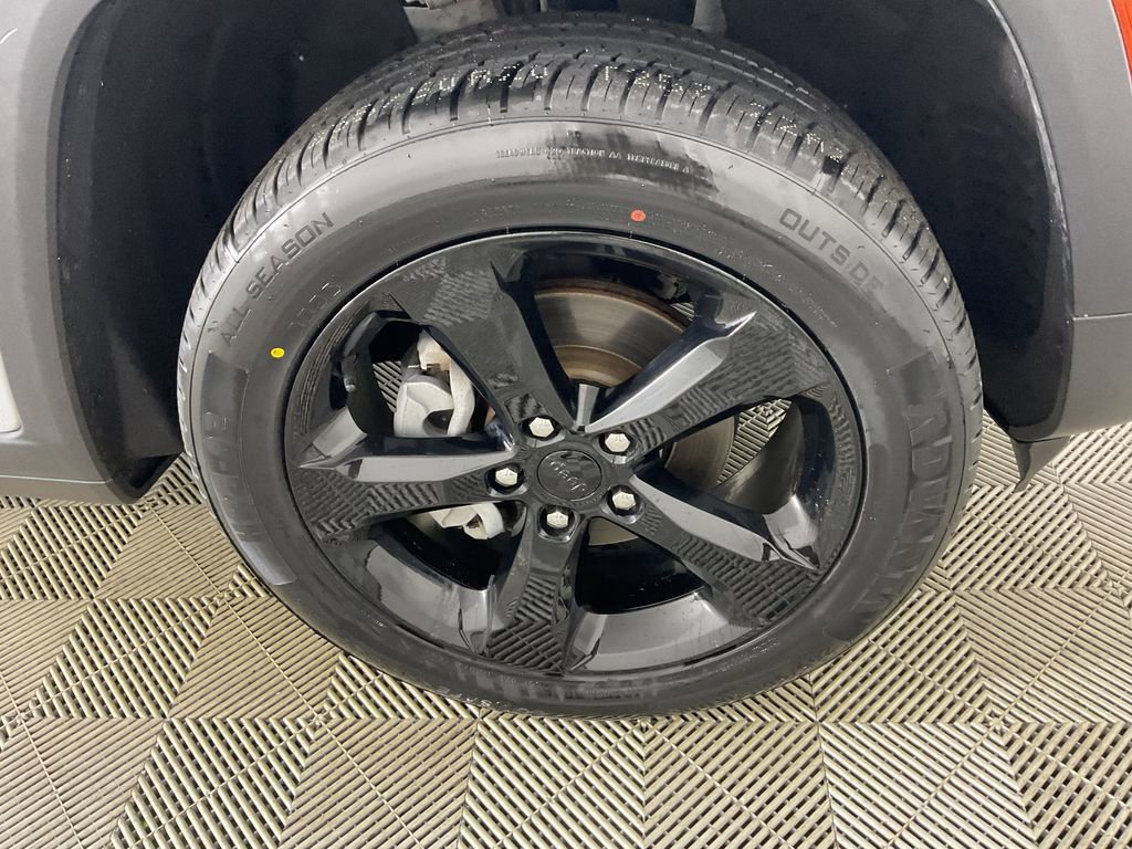 Used 2023 Jeep Grand Cherokee Altitude image 11