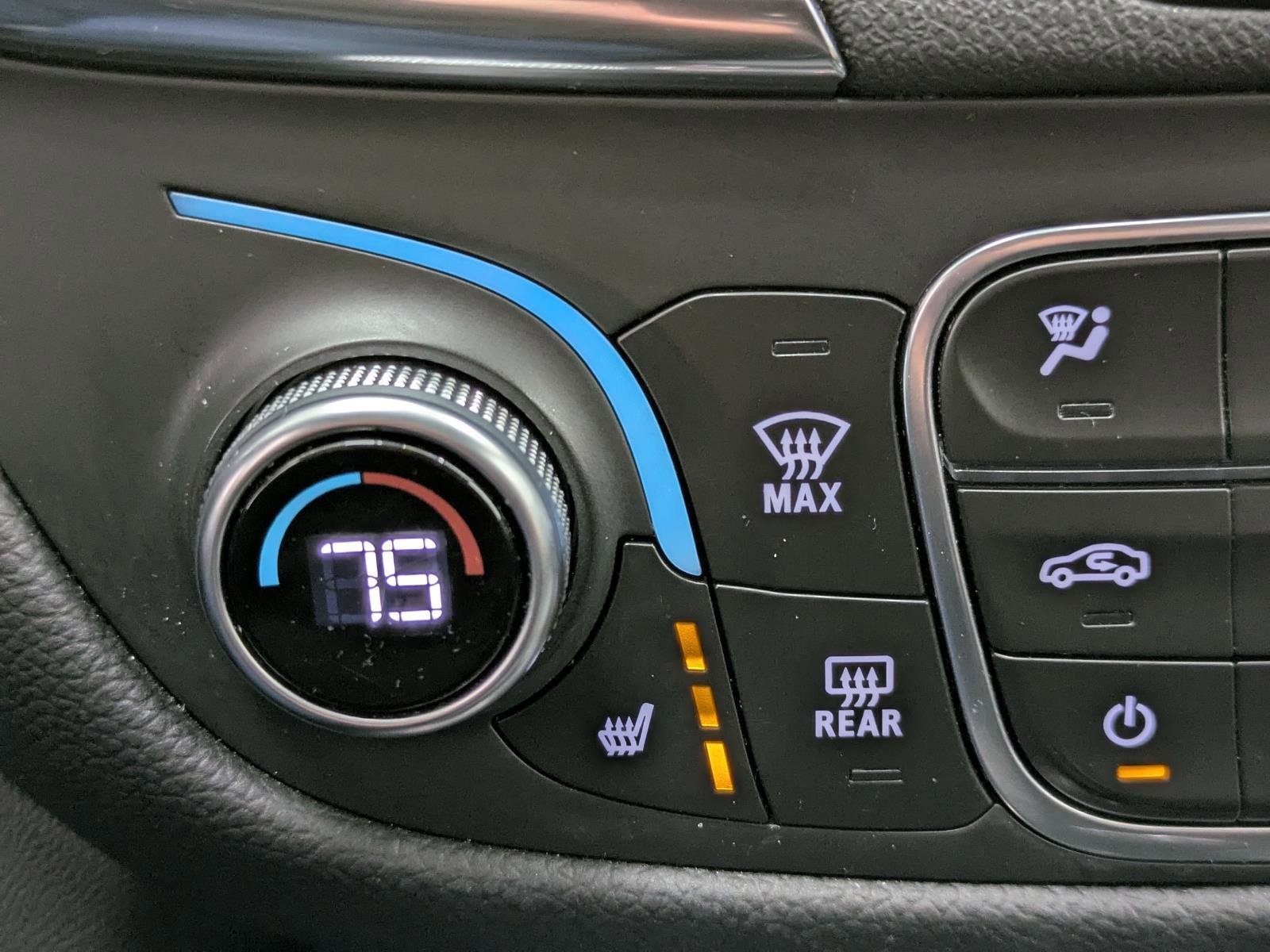 Used 2023 Chevrolet Equinox LT w/ Driver Convenience Package image 4