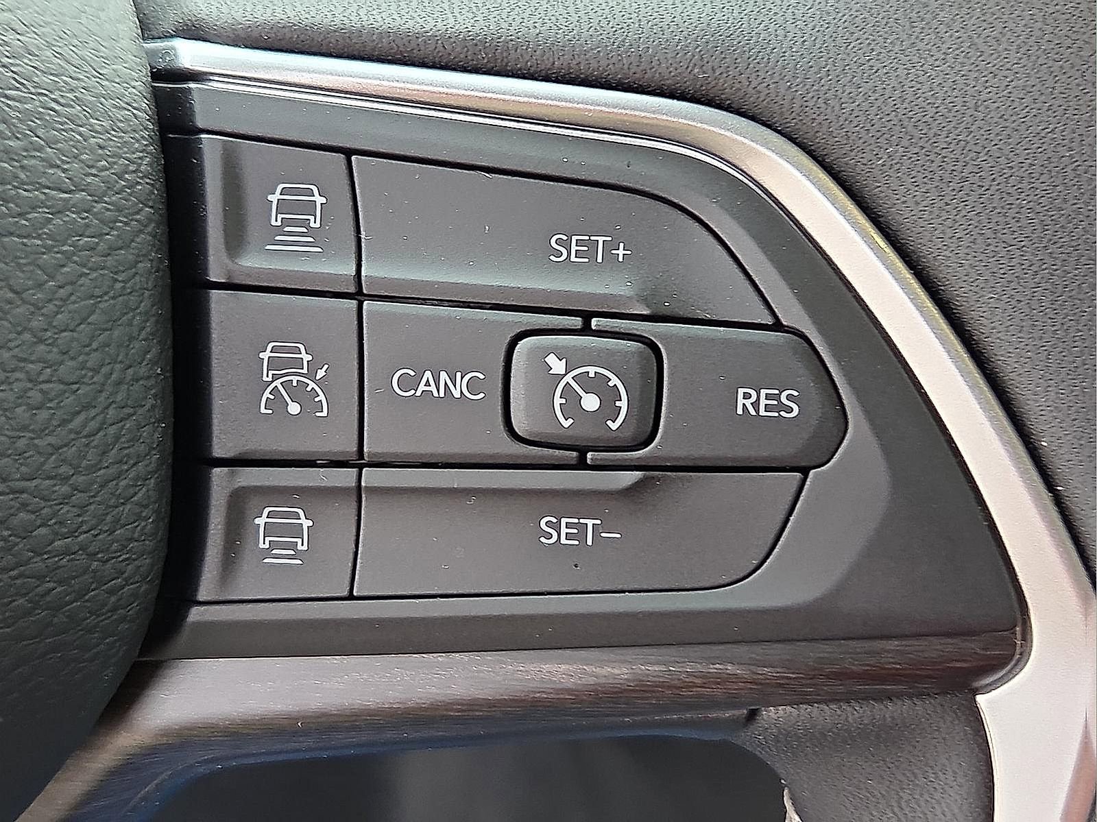 New 2025 Jeep Grand Cherokee Limited w/ Black Appearance Package image 19