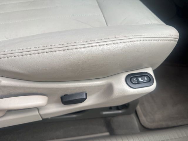 Used 2005 Jeep Liberty Limited AWD/4WD image 7