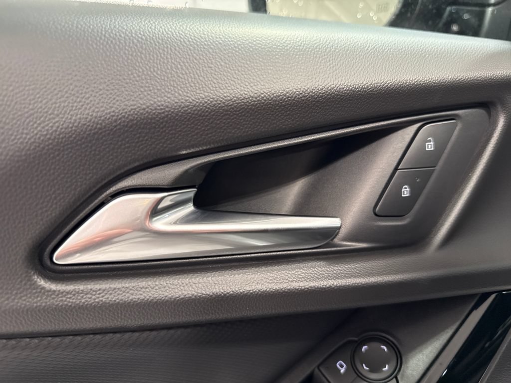 New 2026 Chevrolet Equinox LT w/ Convenience Package II FWD image 33