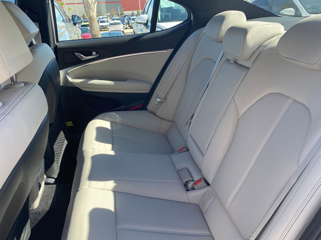 New 2025 Genesis G70 2.5T image 10