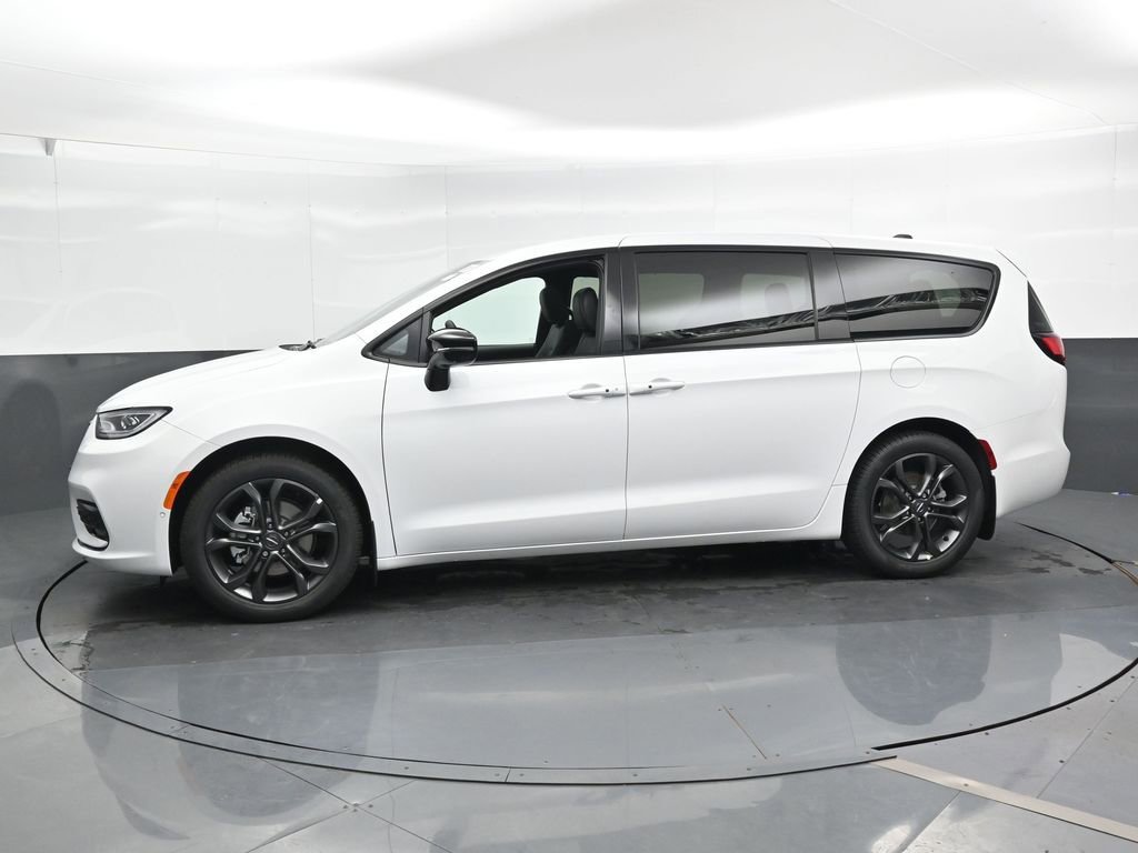 New 2026 Chrysler Pacifica Select image 6