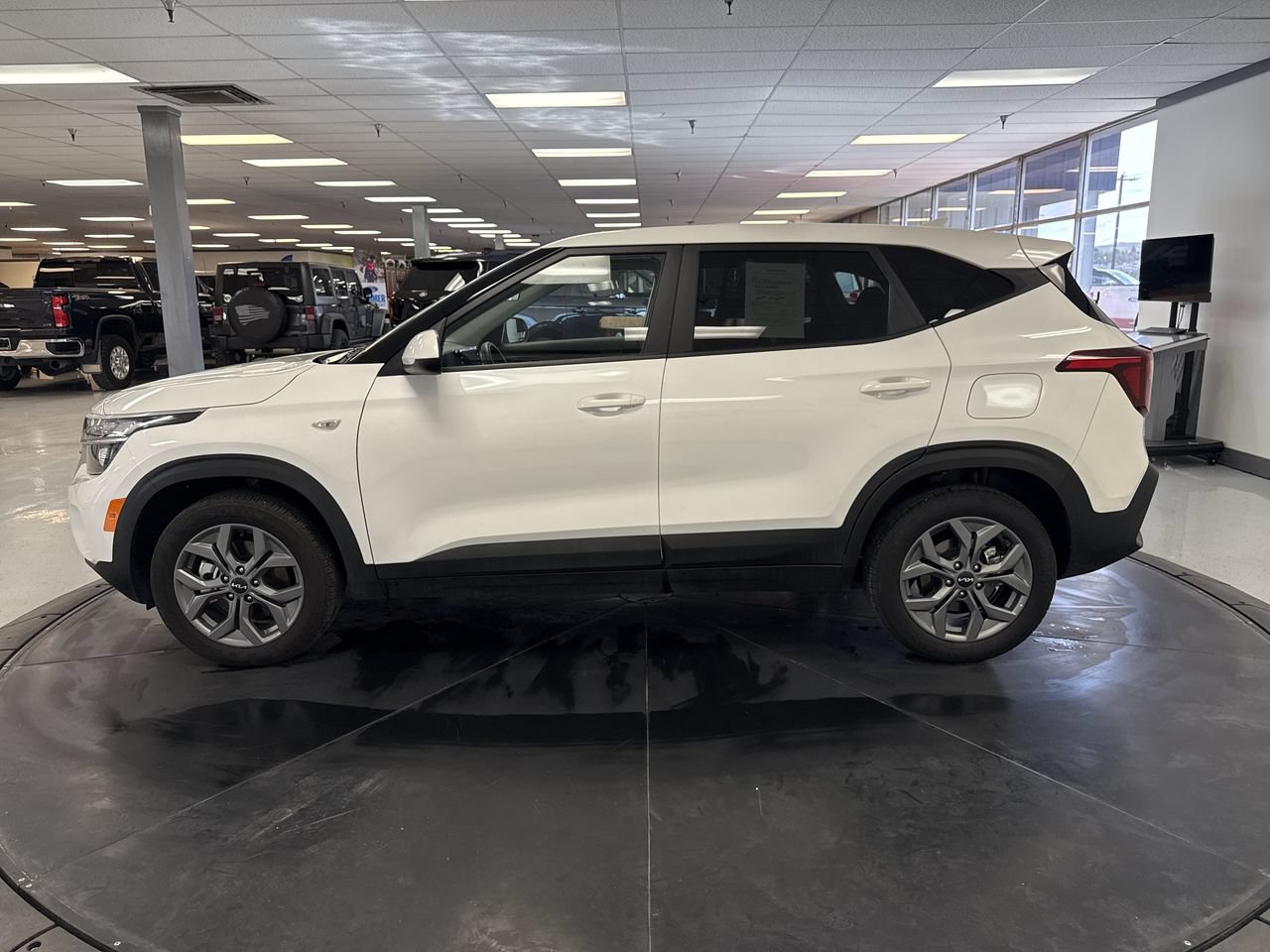 Used 2026 Kia Seltos LX AWD/4WD image 5