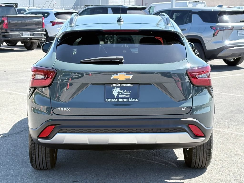 Used 2025 Chevrolet Trax LT FWD image 6
