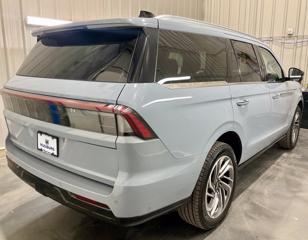 Used 2025 Lincoln Navigator Reserve AWD/4WD image 25