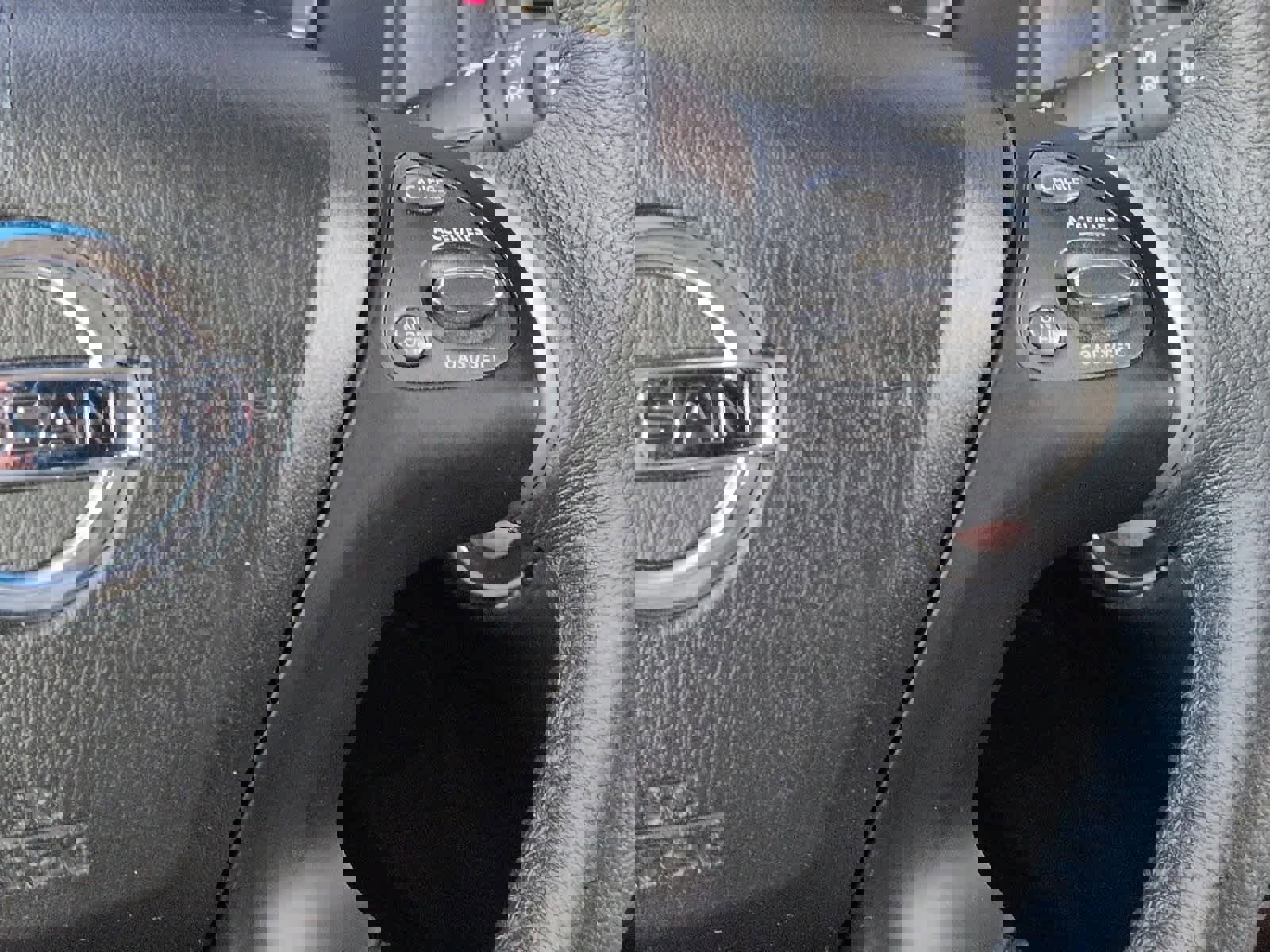 Used 2016 Nissan Pathfinder SL image 25