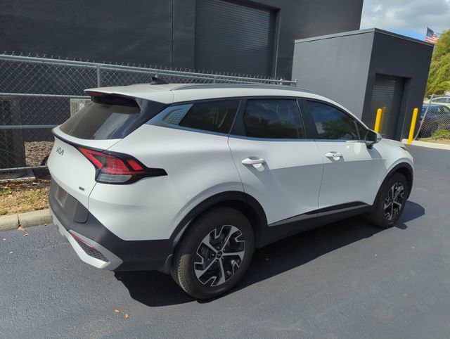 Used 2023 Kia Sportage EX AWD/4WD image 2