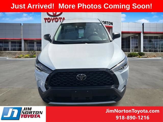 Used 2025 Toyota Corolla Cross L FWD image 2
