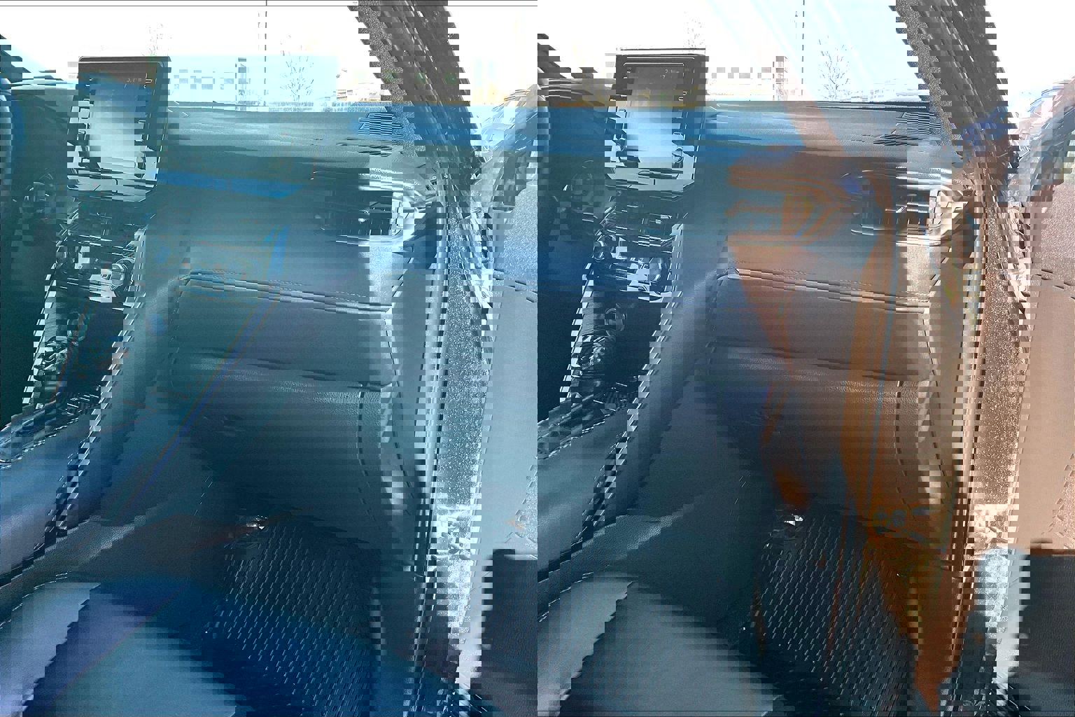 Used 2022 Toyota Venza XLE image 15