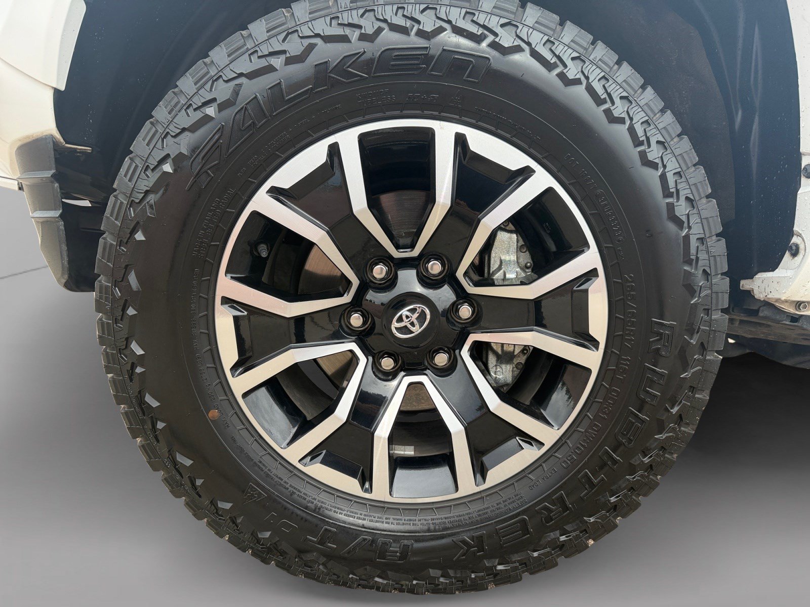 Used 2021 Toyota Tacoma TRD Sport w/ Technology Package AWD/4WD image 9