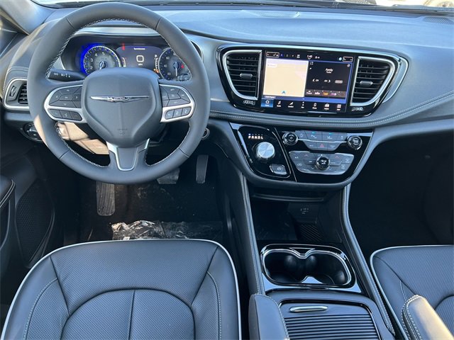 New 2026 Chrysler Pacifica Limited w/ Trailer Tow Group image 3