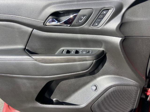 Certified 2023 GMC Acadia SLT w/ Technology Package image 18