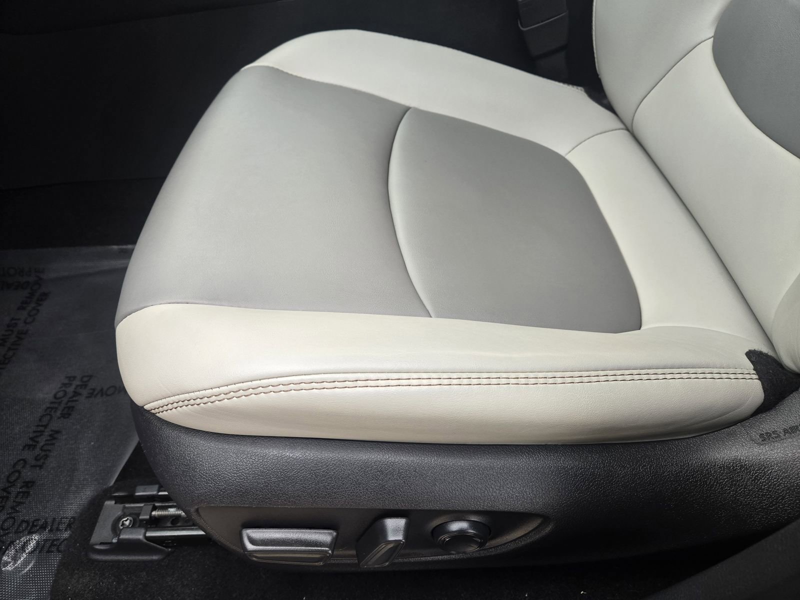 Used 2023 Toyota RAV4 XLE Premium image 26