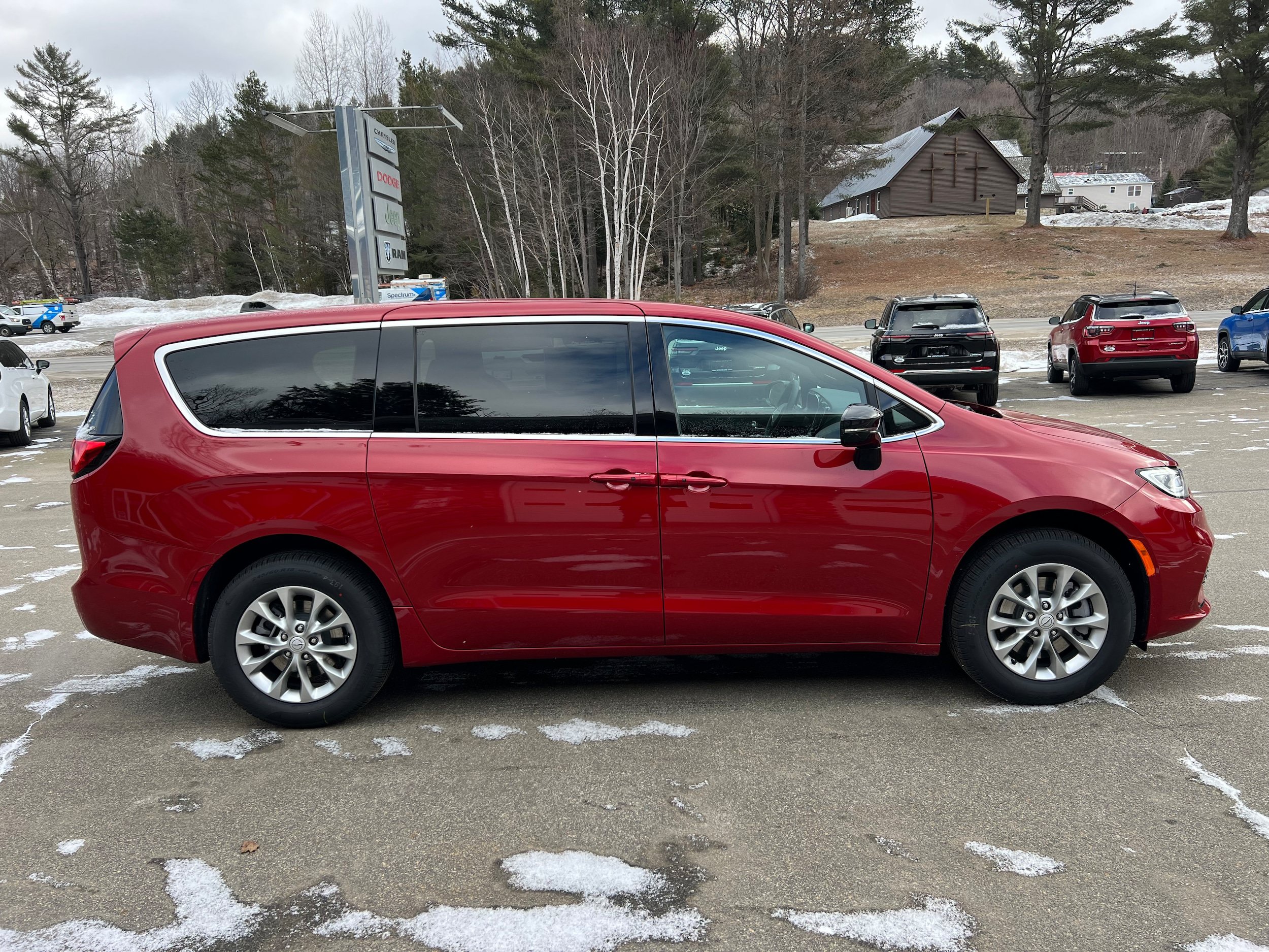 New 2026 Chrysler Pacifica Select AWD/4WD image 4