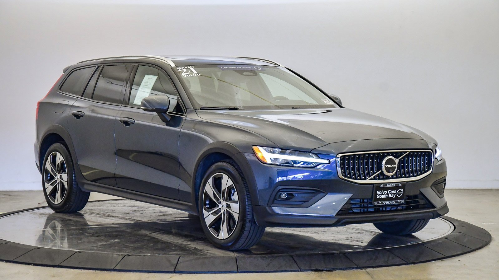 Certified 2024 Volvo V60 B5 Cross Country Plus image 6