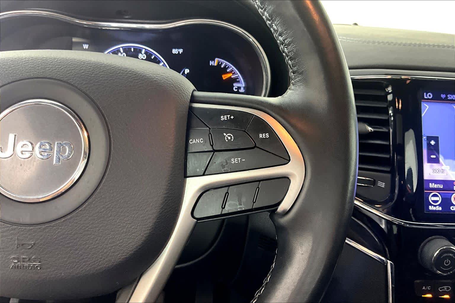 Used 2020 Jeep Grand Cherokee Overland AWD/4WD image 24