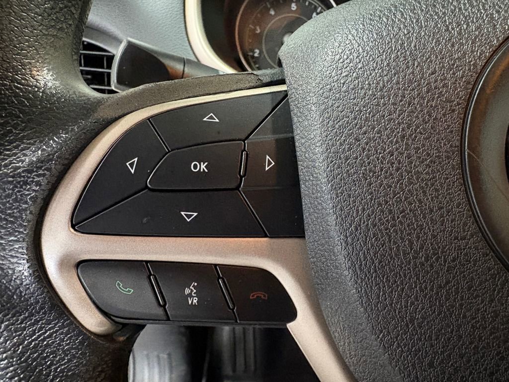 Used 2018 Jeep Cherokee Latitude FWD image 25