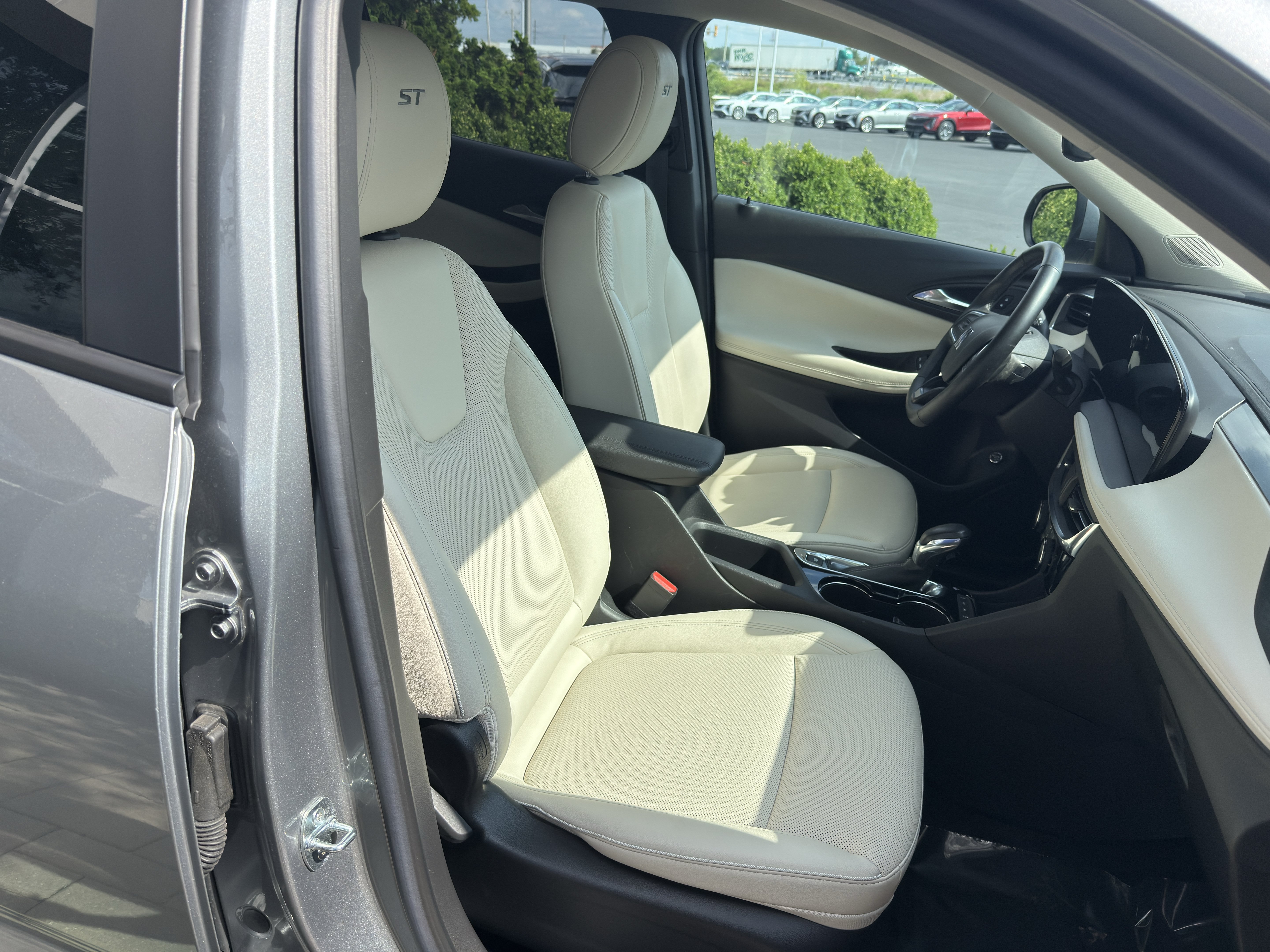 Used 2024 Buick Encore GX Sport Touring w/ Comfort Package AWD/4WD image 18