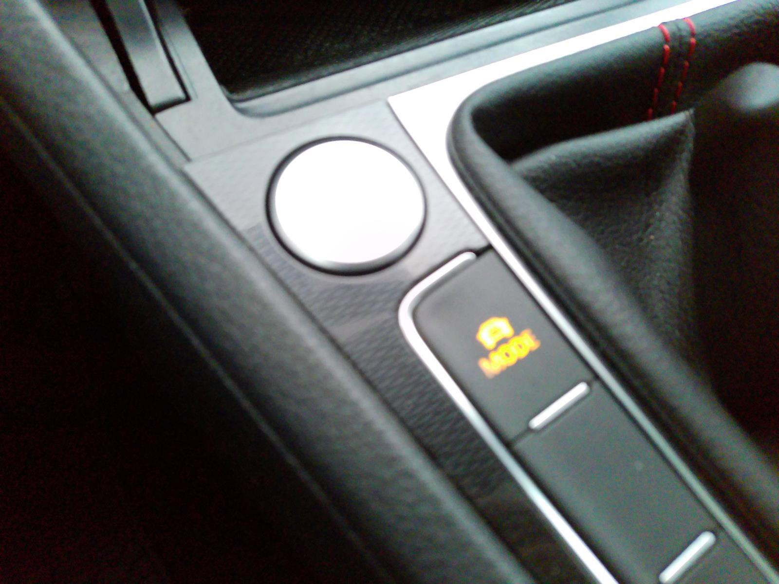 Used 2017 Volkswagen GTI SE image 9