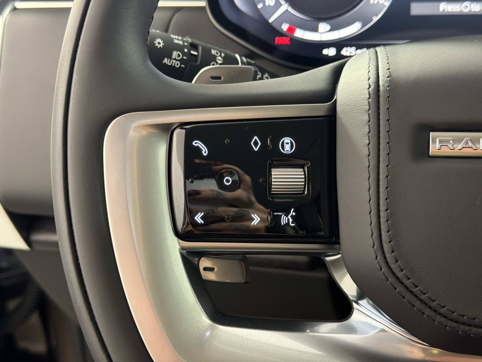 New 2026 Land Rover Range Rover SE AWD/4WD image 34