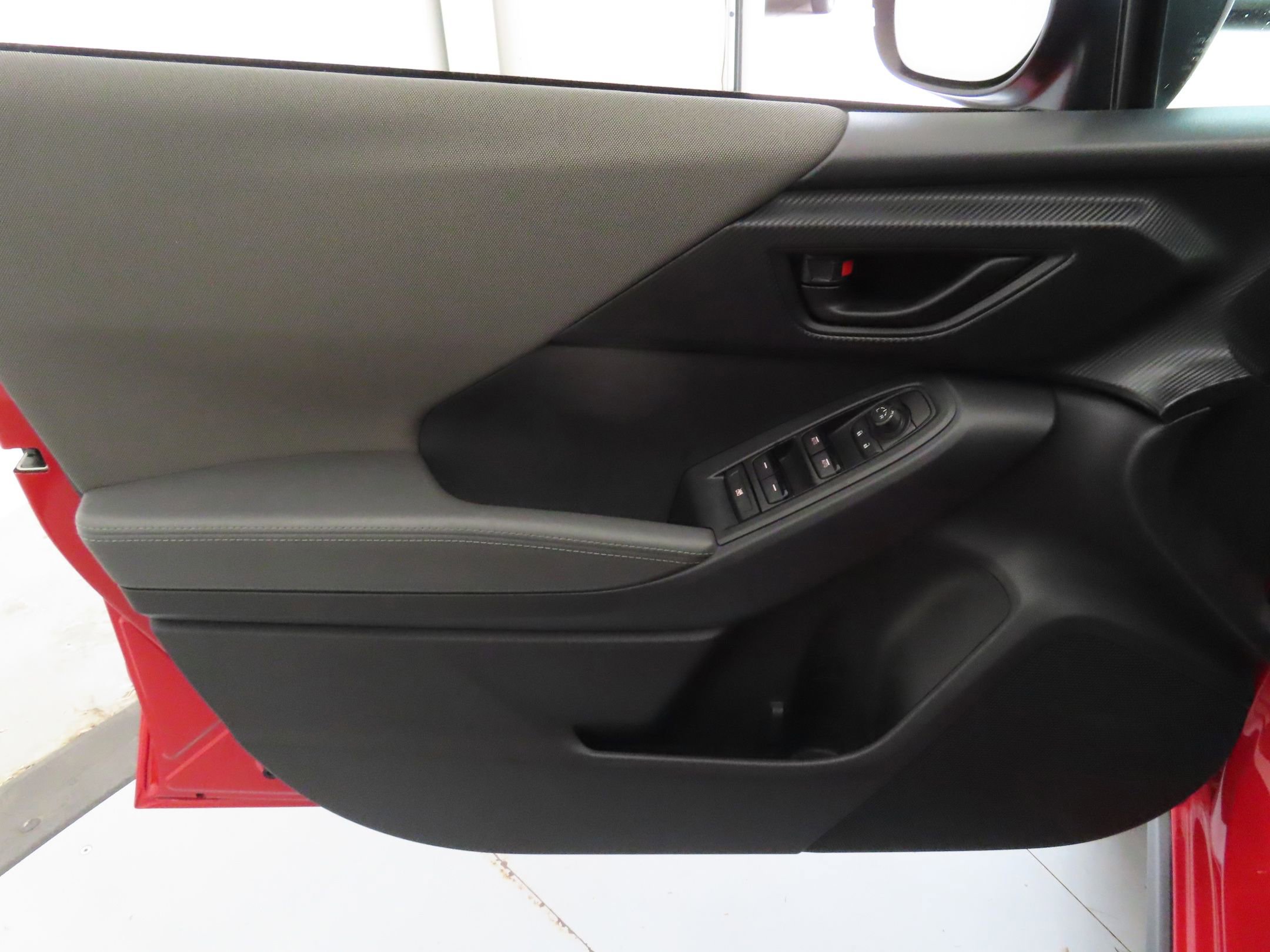 Used 2025 Subaru Crosstrek 2.0i Premium w/ Crosstrek Mirror Package AWD/4WD image 12