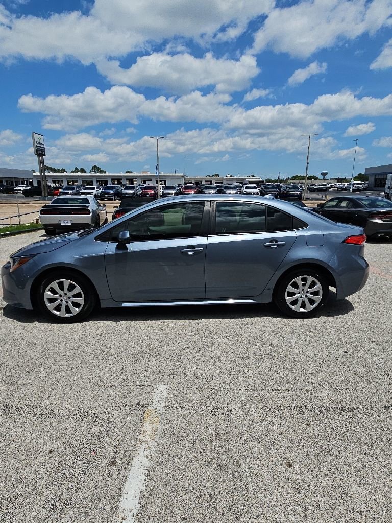 Used 2021 Toyota Corolla LE FWD image 4