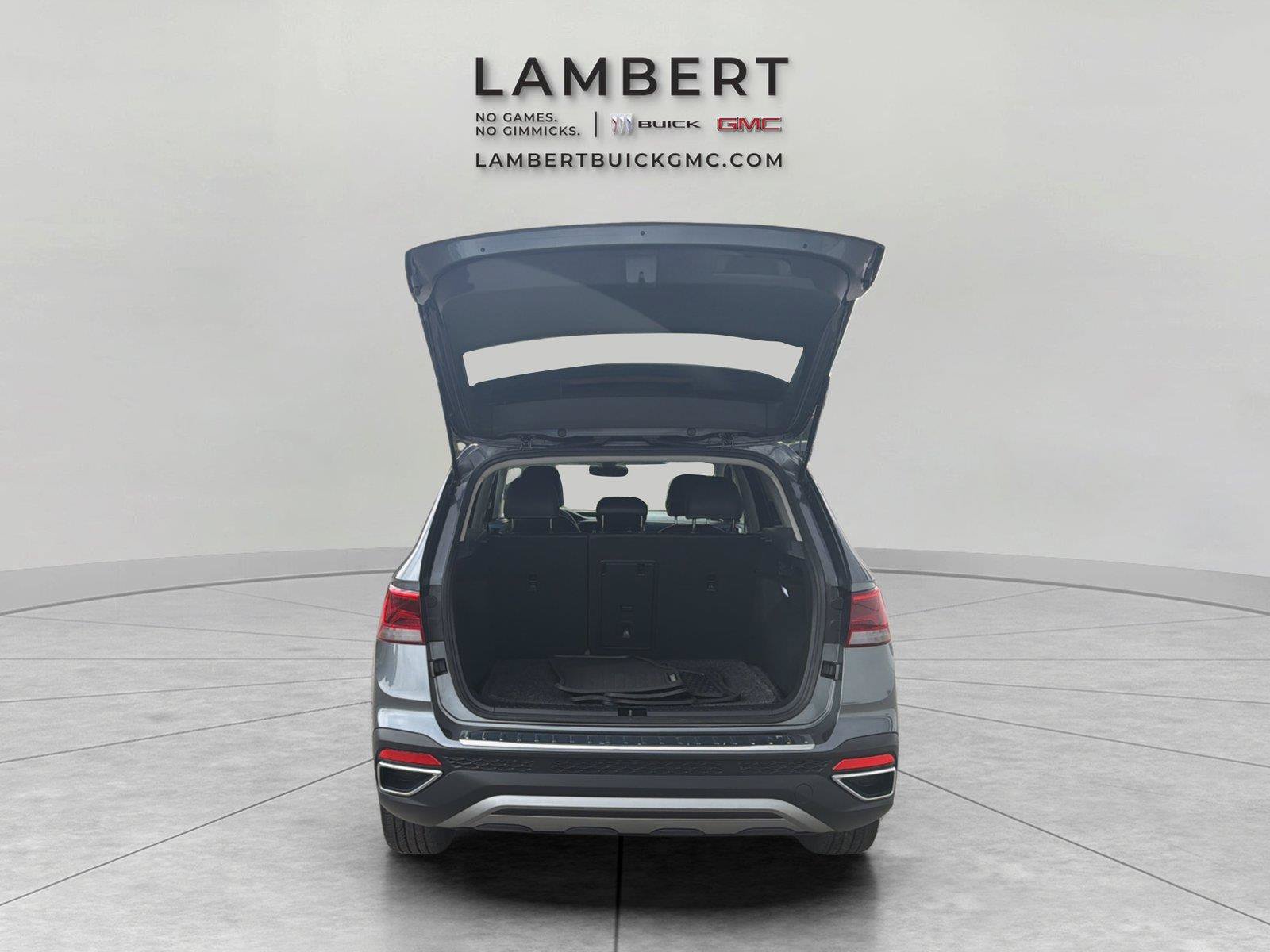Used 2024 Volkswagen Taos SE w/ Black Wheel Plus Package AWD/4WD image 9