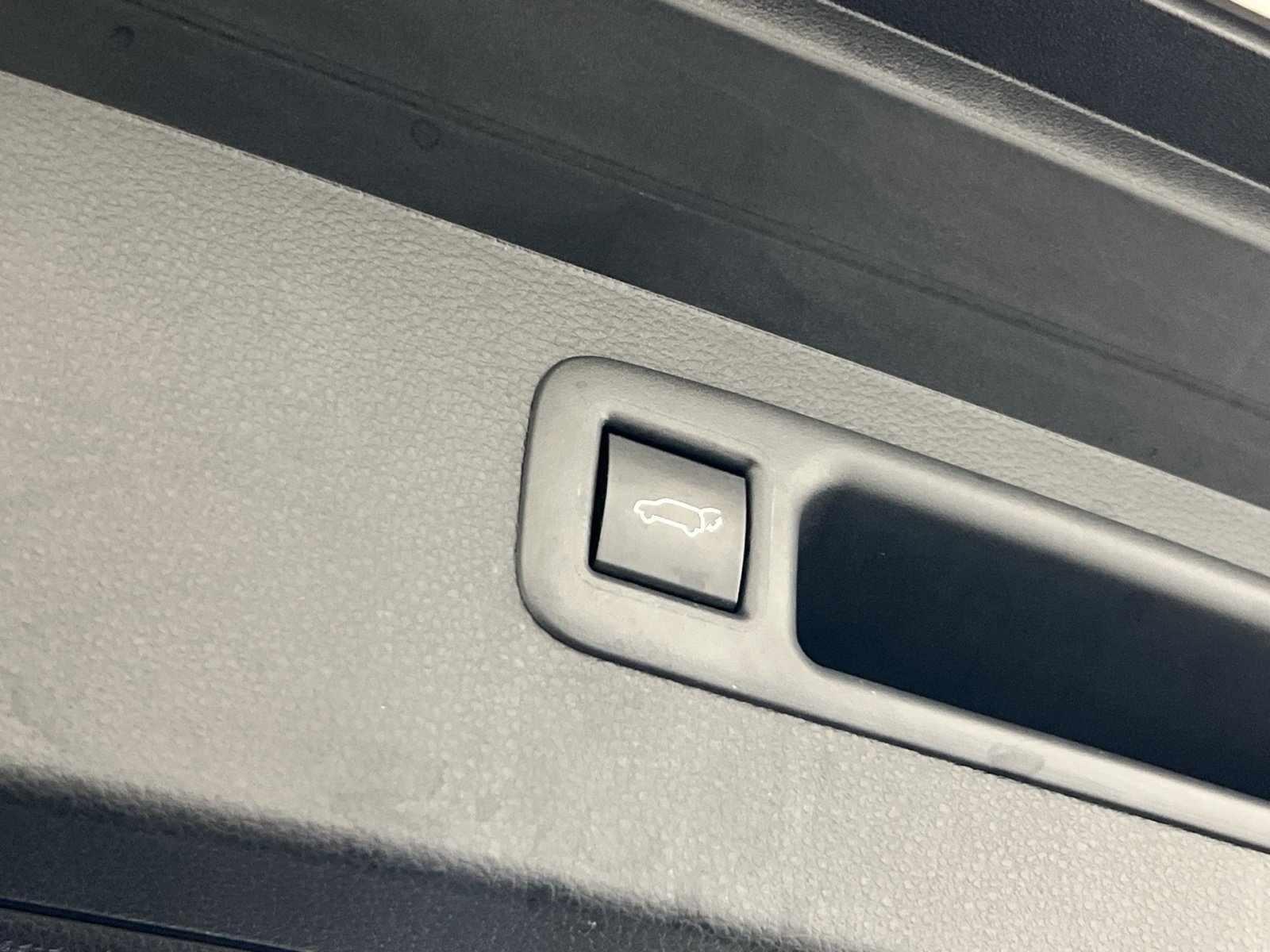 Used 2024 Toyota Highlander LE image 28