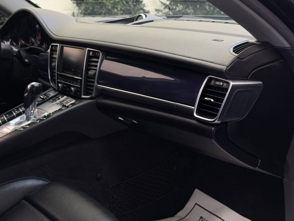 Used 2015 Porsche Panamera image 35