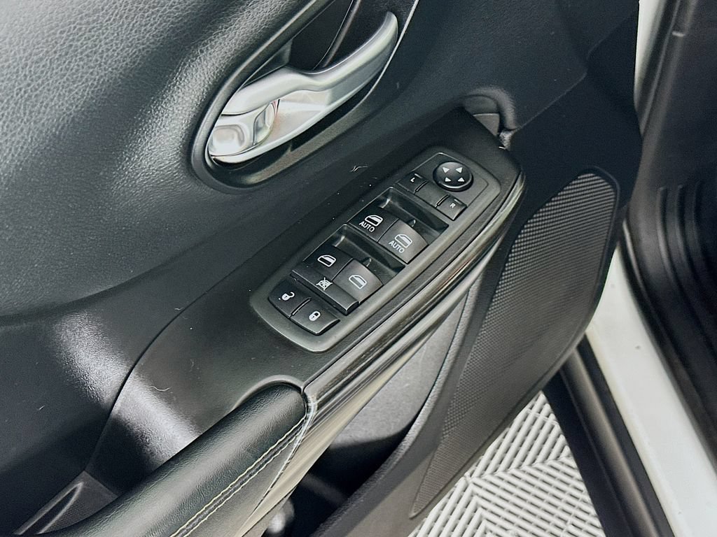 Used 2014 Jeep Cherokee Limited AWD/4WD image 24