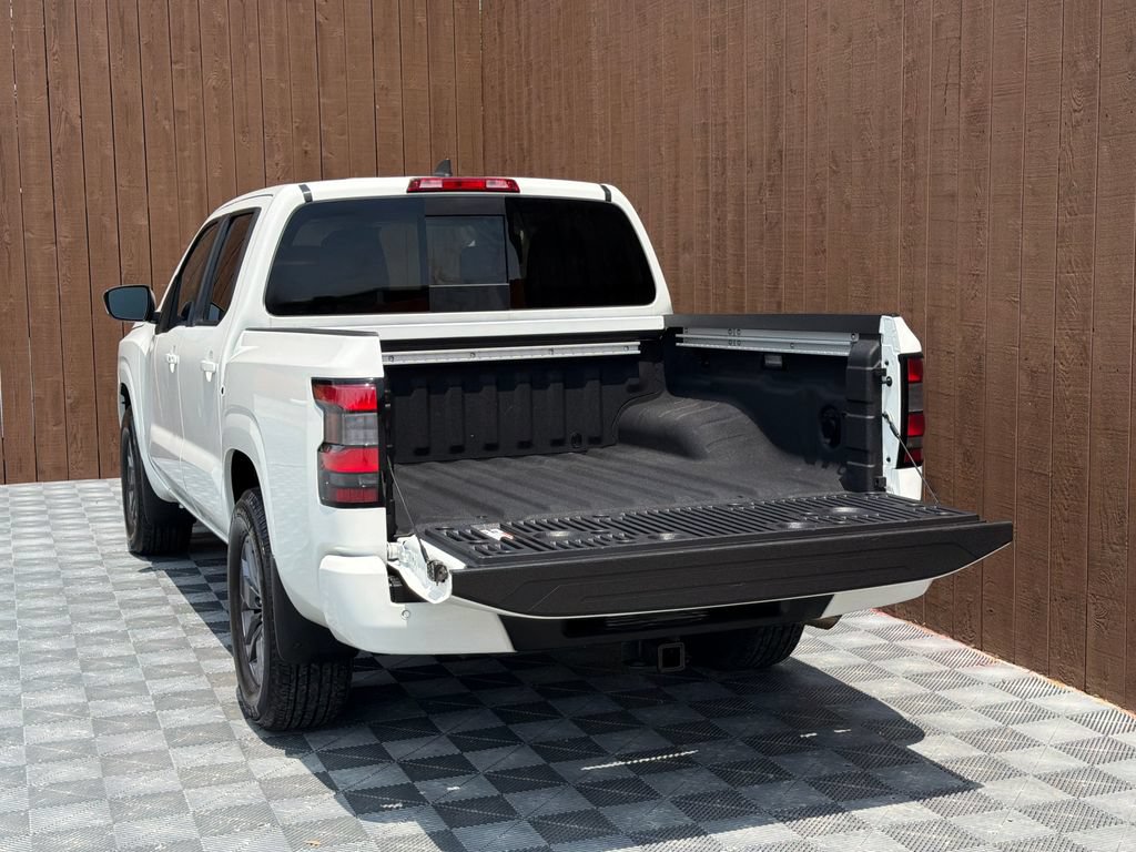 Used 2025 Nissan Frontier SV w/ SV Convenience Package RWD image 16