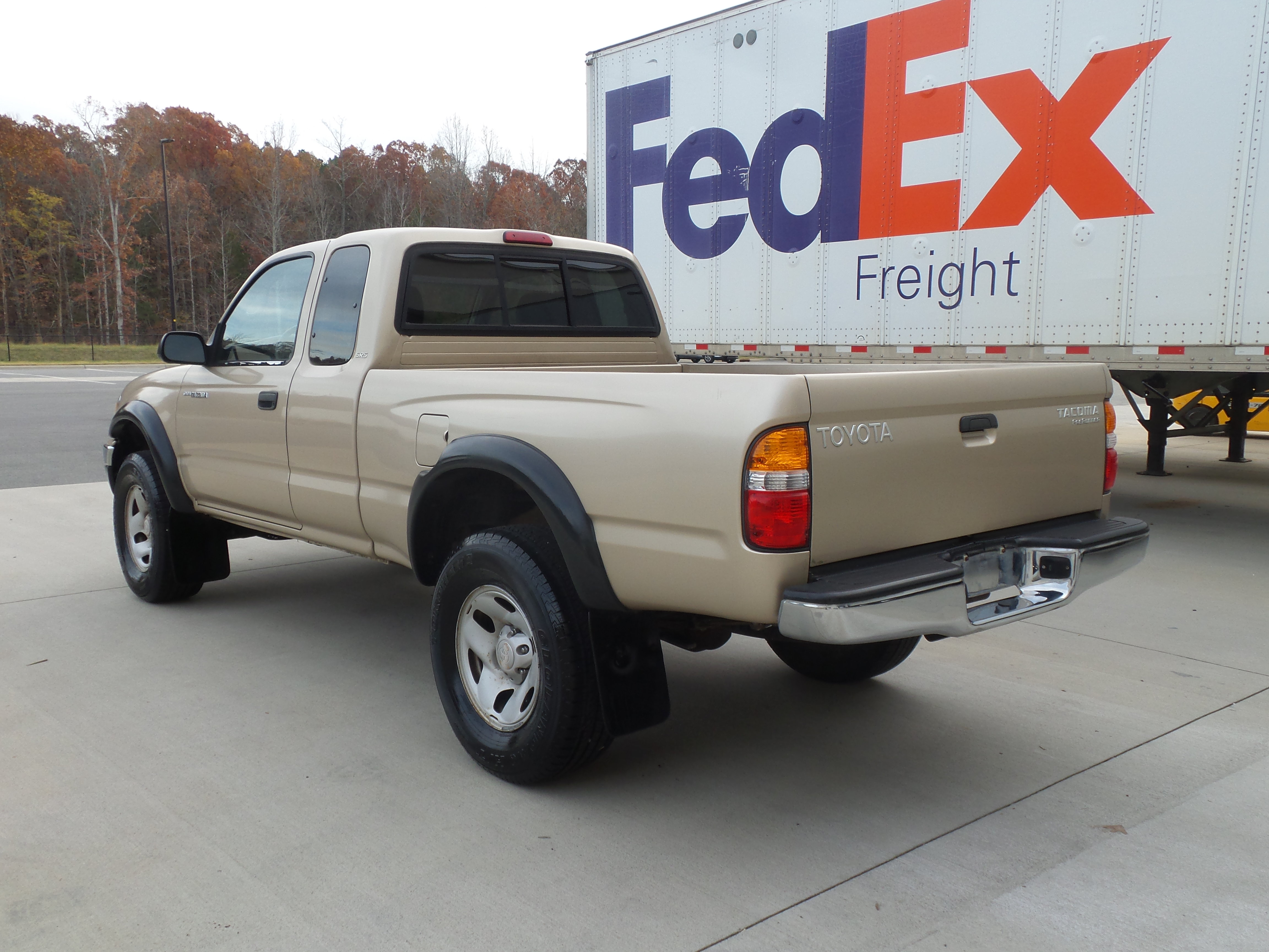 Used 2002 Toyota Tacoma PreRunner RWD image 2