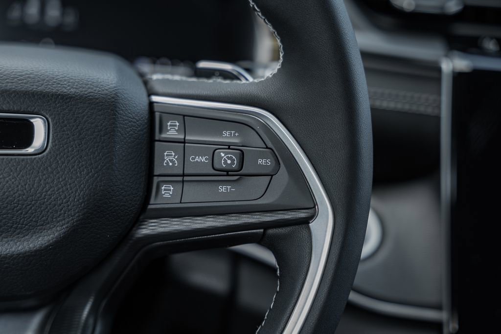 New 2025 Jeep Grand Cherokee Laredo X w/ Luxury Tech Group I image 26