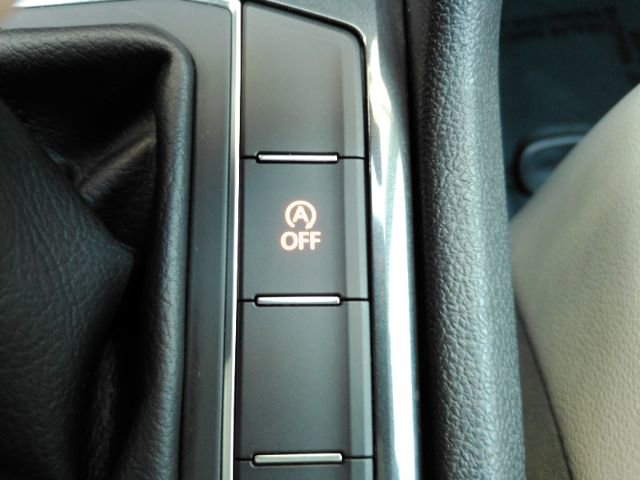 Used 2018 Volkswagen Tiguan SEL image 48