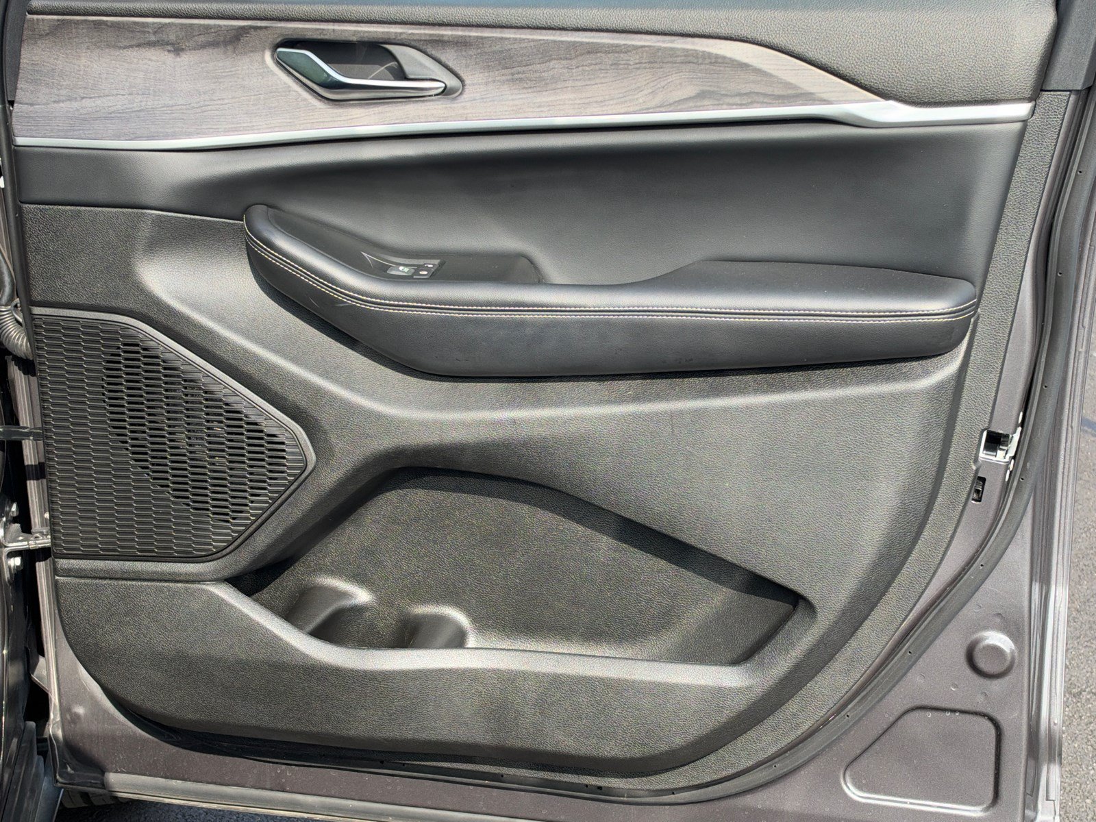 Used 2024 Jeep Grand Cherokee Limited RWD image 14