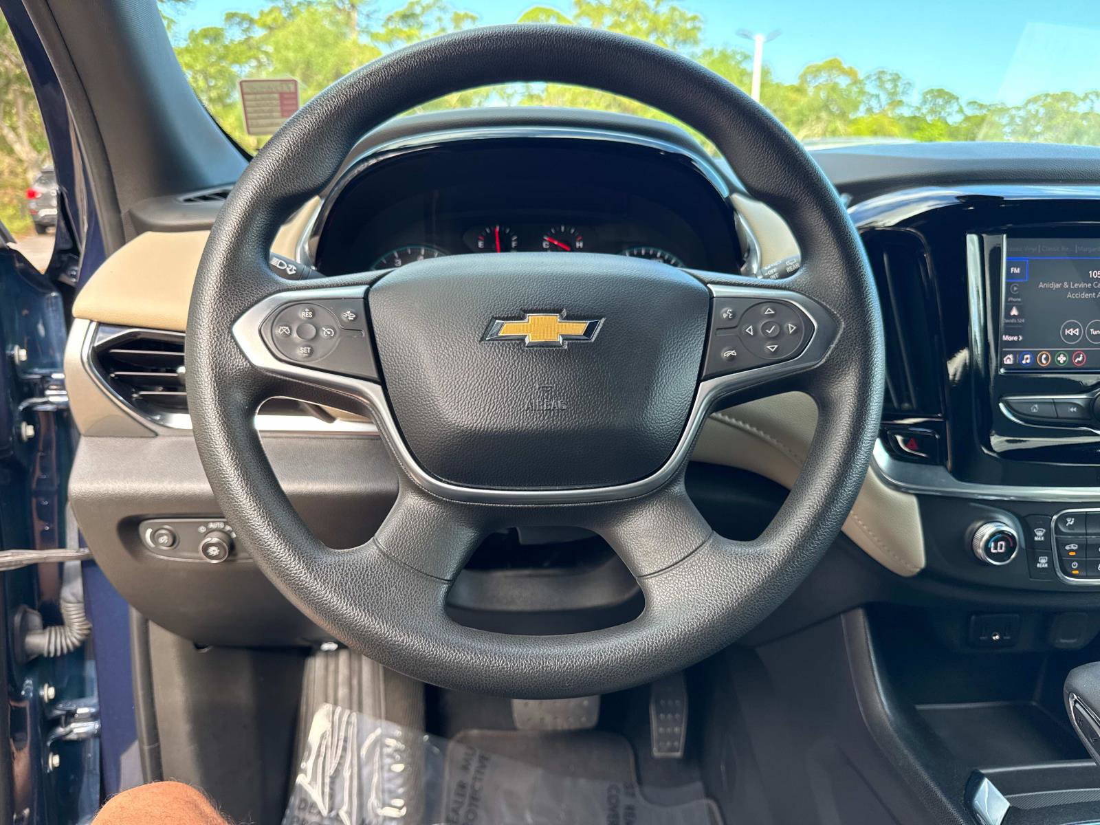 Used 2023 Chevrolet Traverse LS image 28