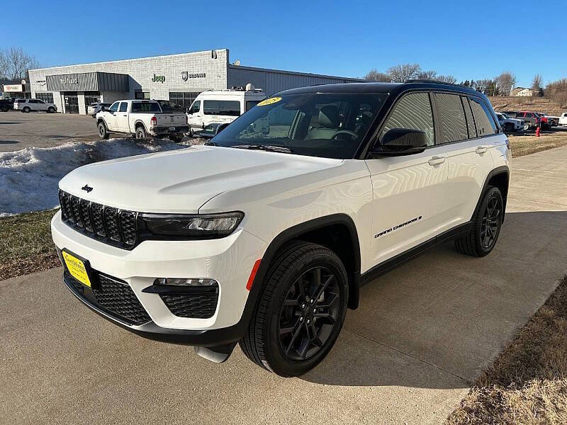 New 2025 Jeep Grand Cherokee Limited w/ Trailer Tow Package image 2