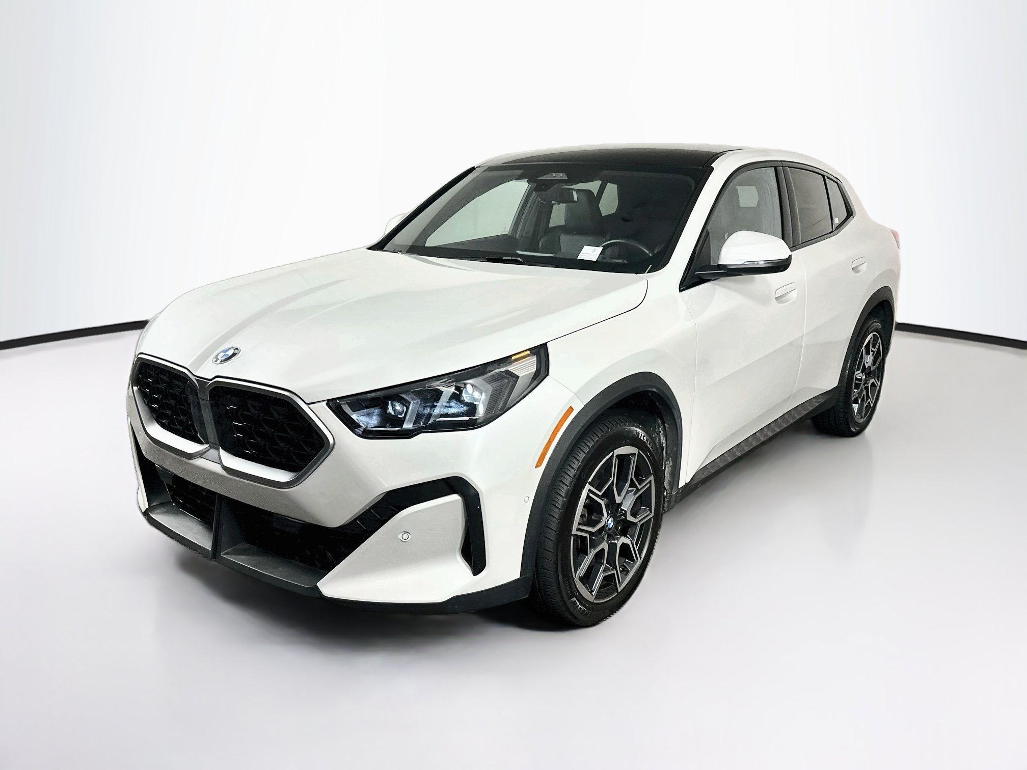 Used 2026 BMW X2 xDrive28i AWD/4WD image 3