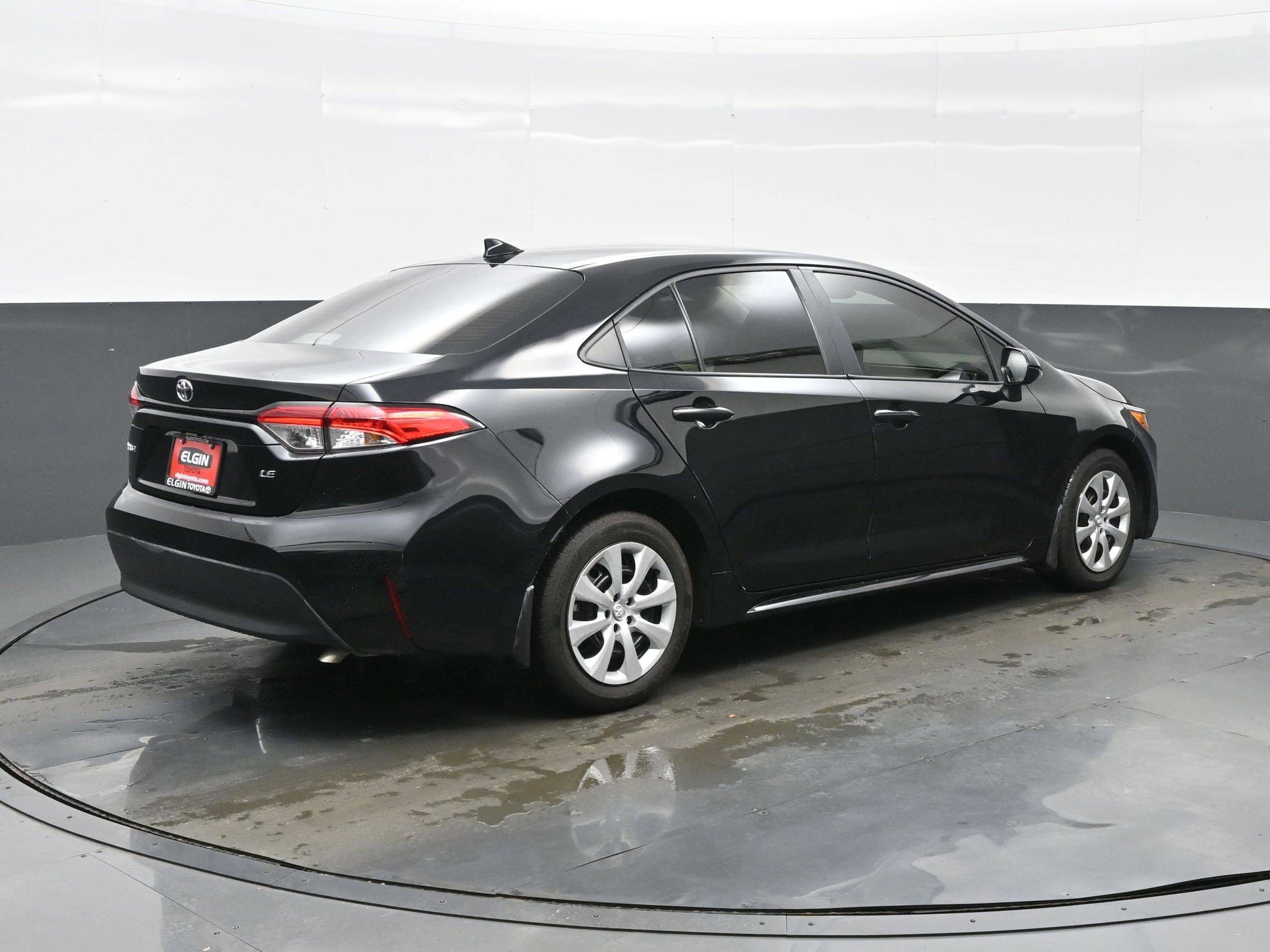 Used 2025 Toyota Corolla LE FWD image 6