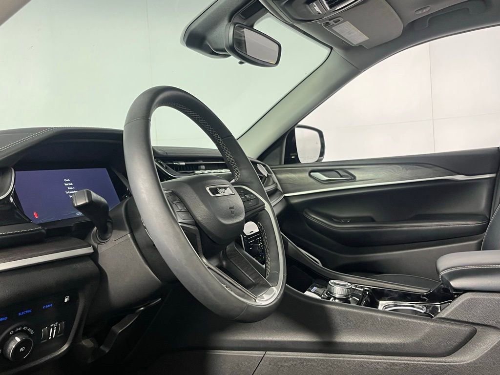 Used 2022 Jeep Grand Cherokee Limited 4xe image 18