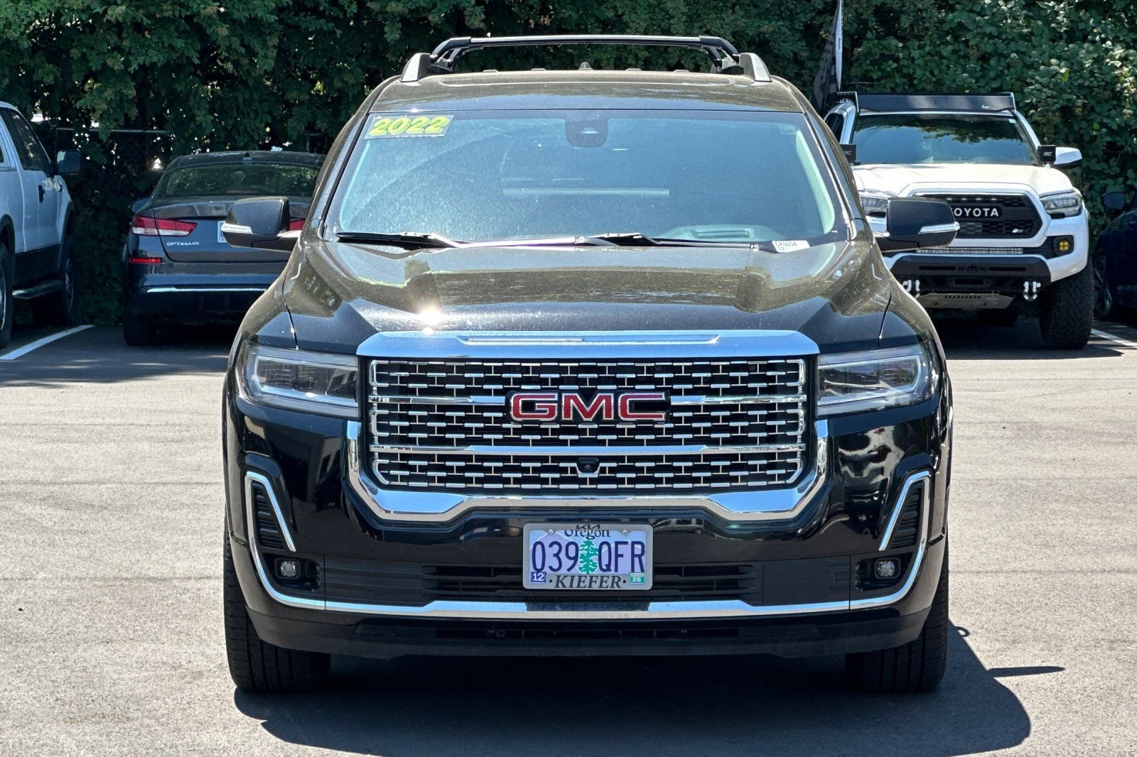 Used 2022 GMC Acadia Denali w/ Black Diamond Edition AWD/4WD image 9